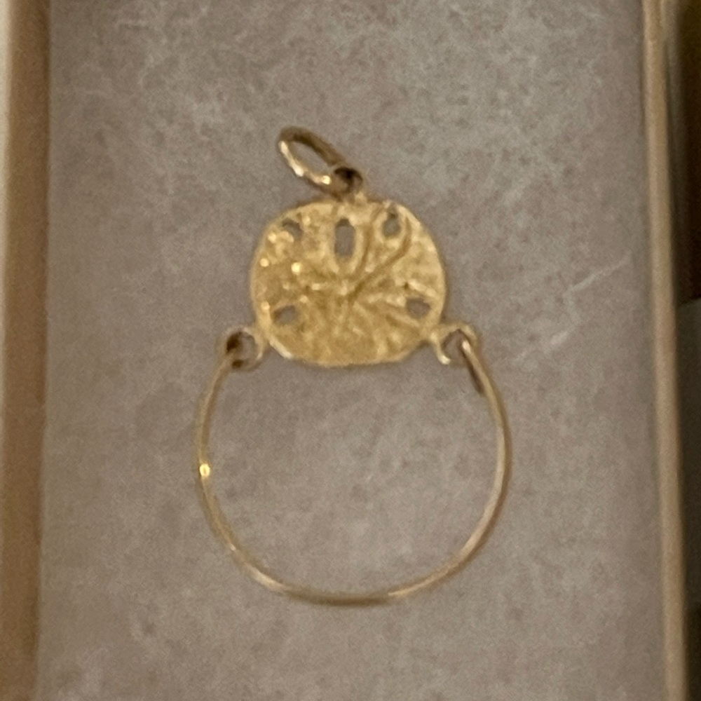 Vintage 14K Gold Sand dollar charm holder pendant - Picture 7 of 7